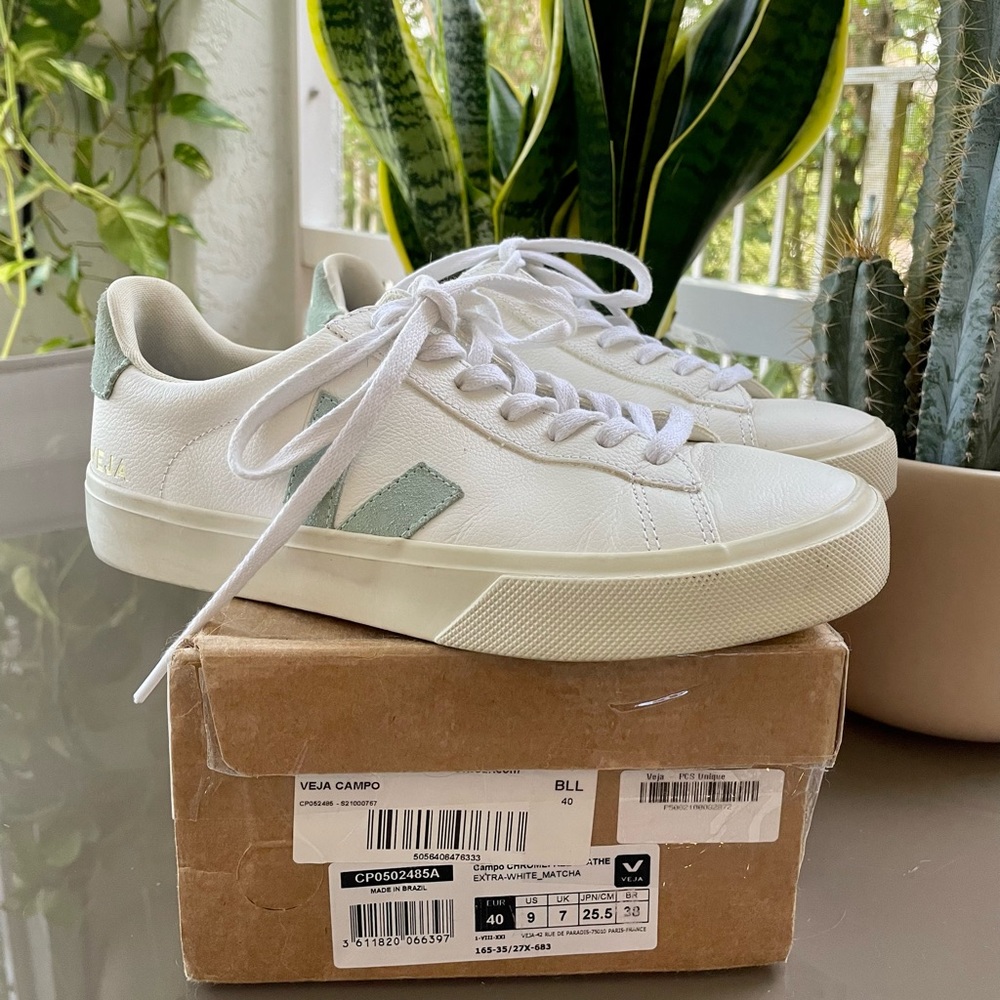 Veja Campo (leather, white, matcha) Size 9